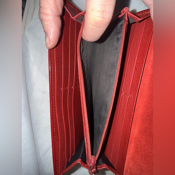 Gucci Red Embossed Leather wallet - Picture 7 of 16